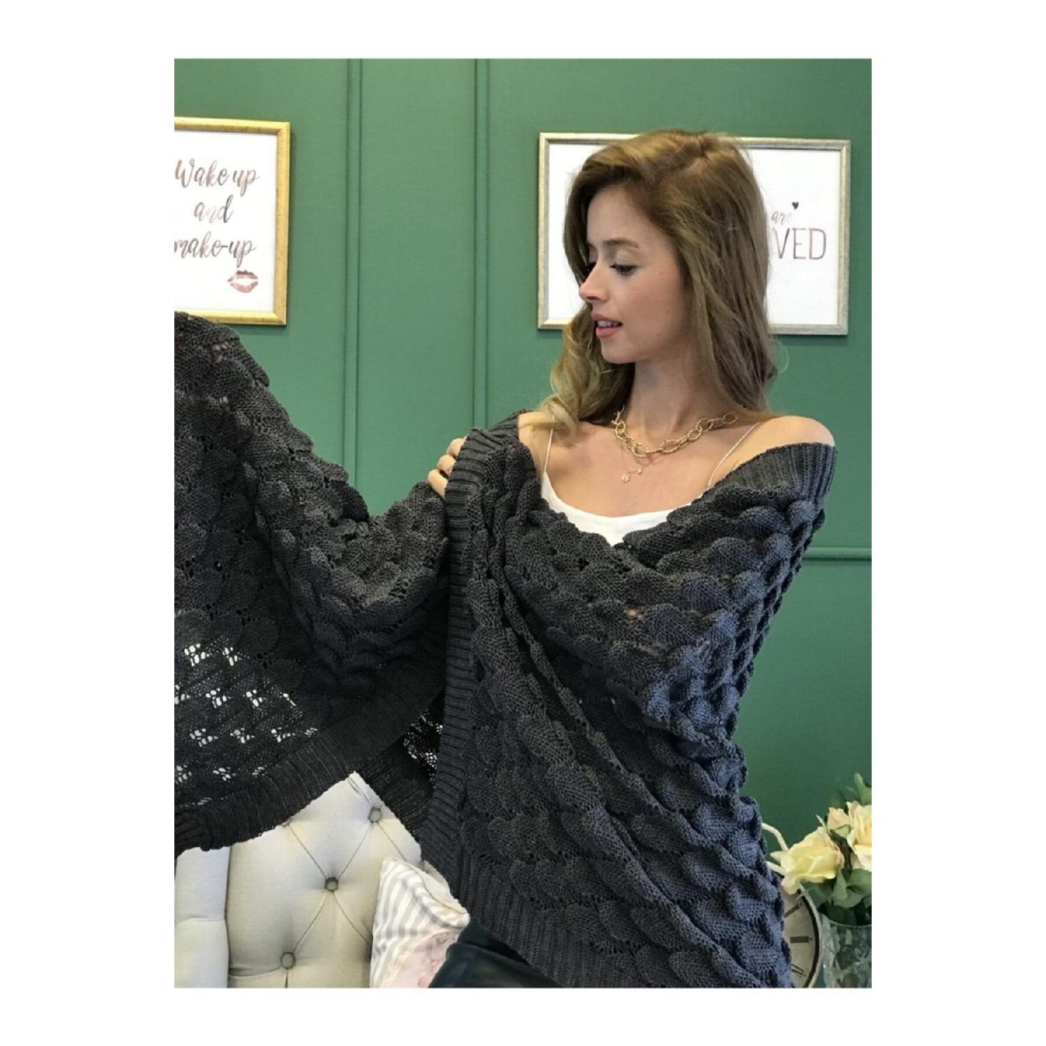Openwork Dark Gray Knitwear Shoulder Shawl 75 x 150 сірий колір
Openwork Dark Gray Knitwear Shoulder Shawl 75 x 150 сірий колір