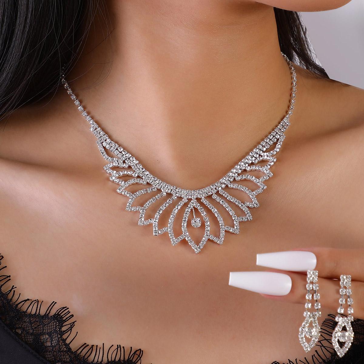 3 предмета женского модного и трендового набора ожерелий и серег, аксессуары для свадебного банкета и вечеринки
3 предмета женского модного и трендового набора ожерелий и серег, аксессуары для свадебного банкета и вечеринки