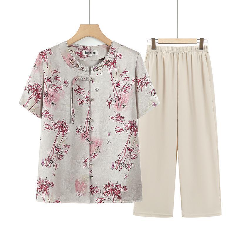 Elegant Seven-Sleeve Shirt for Mature Women - Loose, Short-Sleeve Summer Top for Ages 60-70 4XL - Recommended 135-150 lbs
Elegant Seven-Sleeve Shirt for Mature Women - Loose, Short-Sleeve Summer Top for Ages 60-70 4XL - Recommended 135-150 lbs
