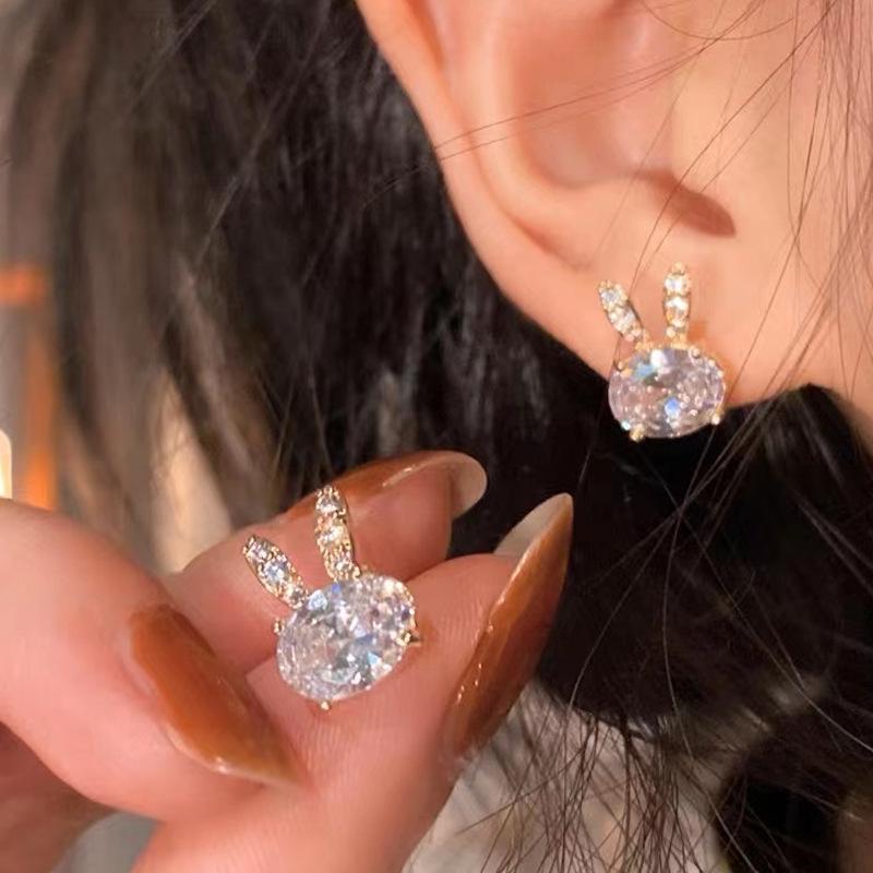 2025 Trend Temperamental Rabbit Zircon Stud Earrings: Luxury No-Piercing Ear Clips for Women
2025 Trend Temperamental Rabbit Zircon Stud Earrings: Luxury No-Piercing Ear Clips for Women