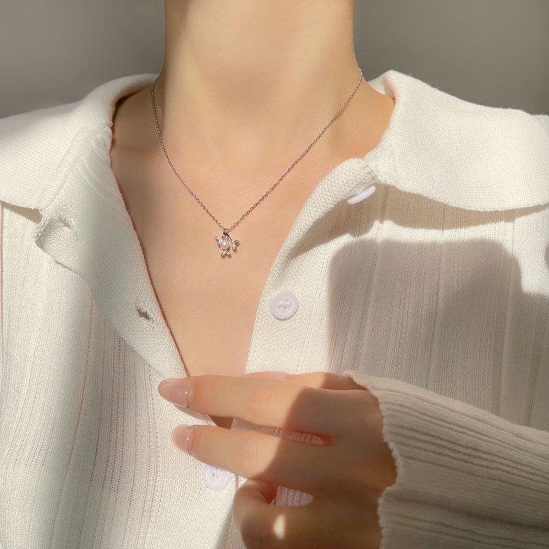 Ожерелье из свежего персикового жемчуга для женщин, цепочка на ключицу, простое, нишевое, темпераментное, короткое, модное, золотое
Ожерелье из свежего персикового жемчуга для женщин, цепочка на ключицу, простое, нишевое, темпераментное, короткое, модное, золотое