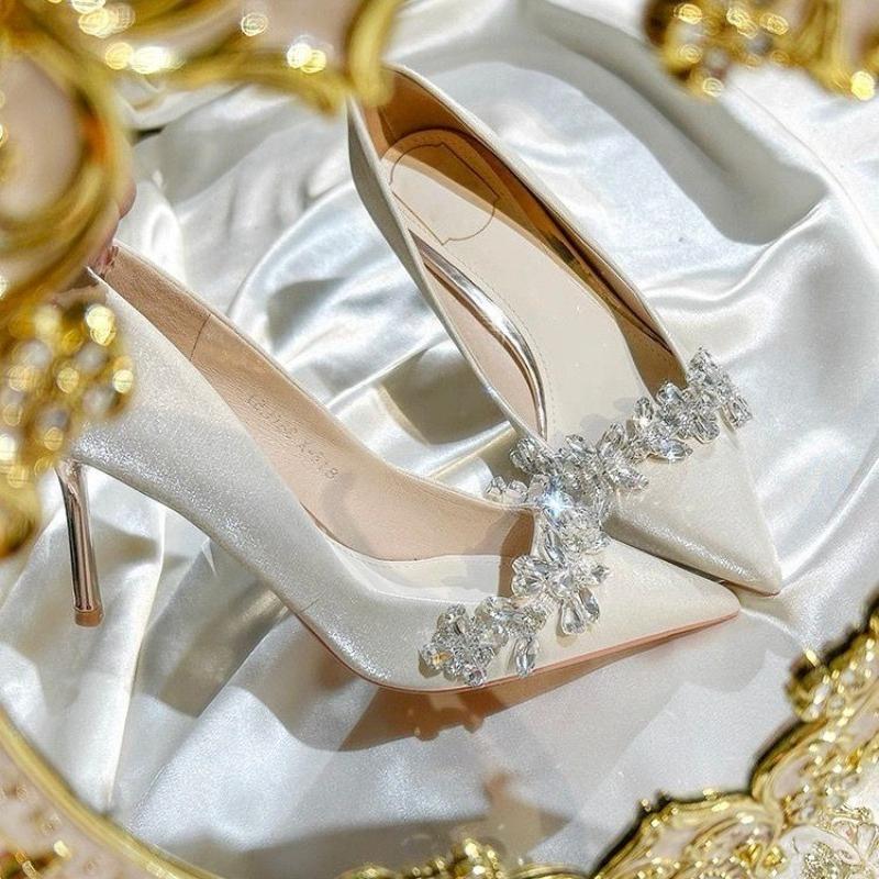 Rhinestone Slim Heel Shoes for New Women s Fashion Pointed Toe Shallow Mouth Slip-on Silk High-heeled Shoes 40
Rhinestone Slim Heel Shoes for New Women s Fashion Pointed Toe Shallow Mouth Slip-on Silk High-heeled Shoes 40