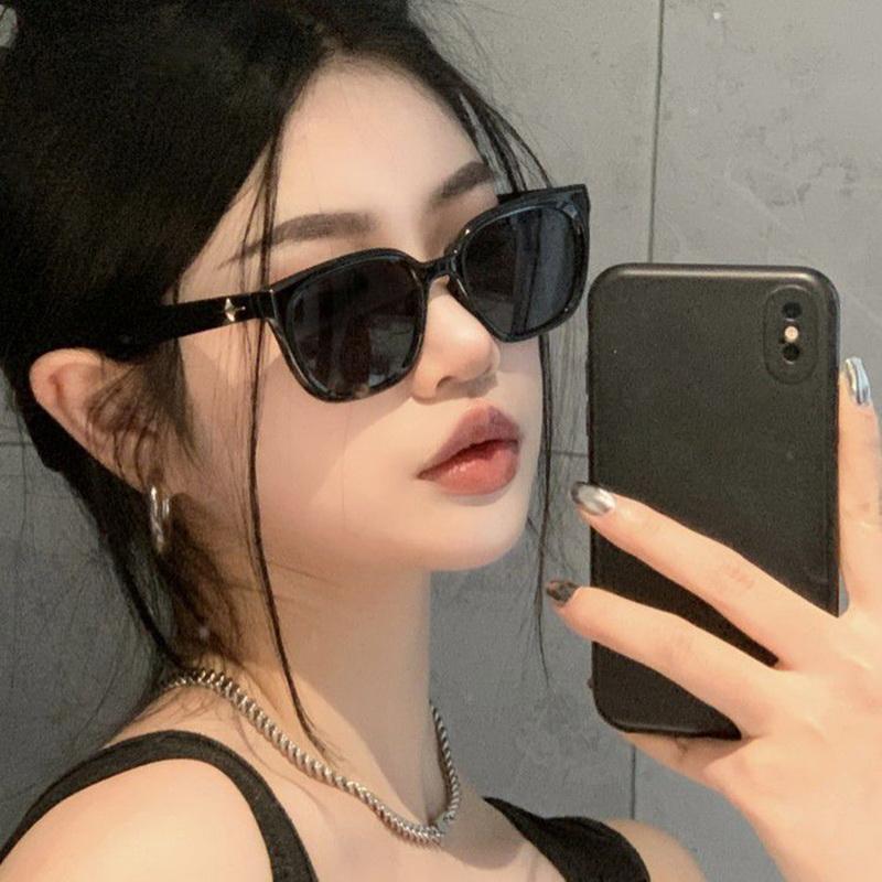 FashionFashion Star Legs Cat Eye Round Frame Sunglasses Women Summer Retro UV400 Sun Shade Glasses Trendy Outdoor Classic Sunglasses
FashionFashion Star Legs Cat Eye Round Frame Sunglasses Women Summer Retro UV400 Sun Shade Glasses Trendy Outdoor Classic Sunglasses