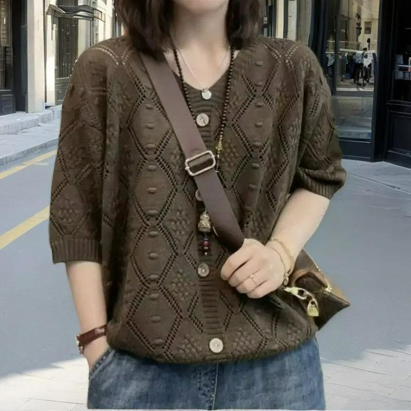 Plus Size Western Style Thin Knitted Sunscreen Shirt Ladies s Blouse Spring, Autumn and Summer Middle-aged Mother s Sweater Ladies 6XL кавовий
Plus Size Western Style Thin Knitted Sunscreen Shirt Ladies s Blouse Spring, Autumn and Summer Middle-aged Mother s Sweater Ladies 6XL кавовий