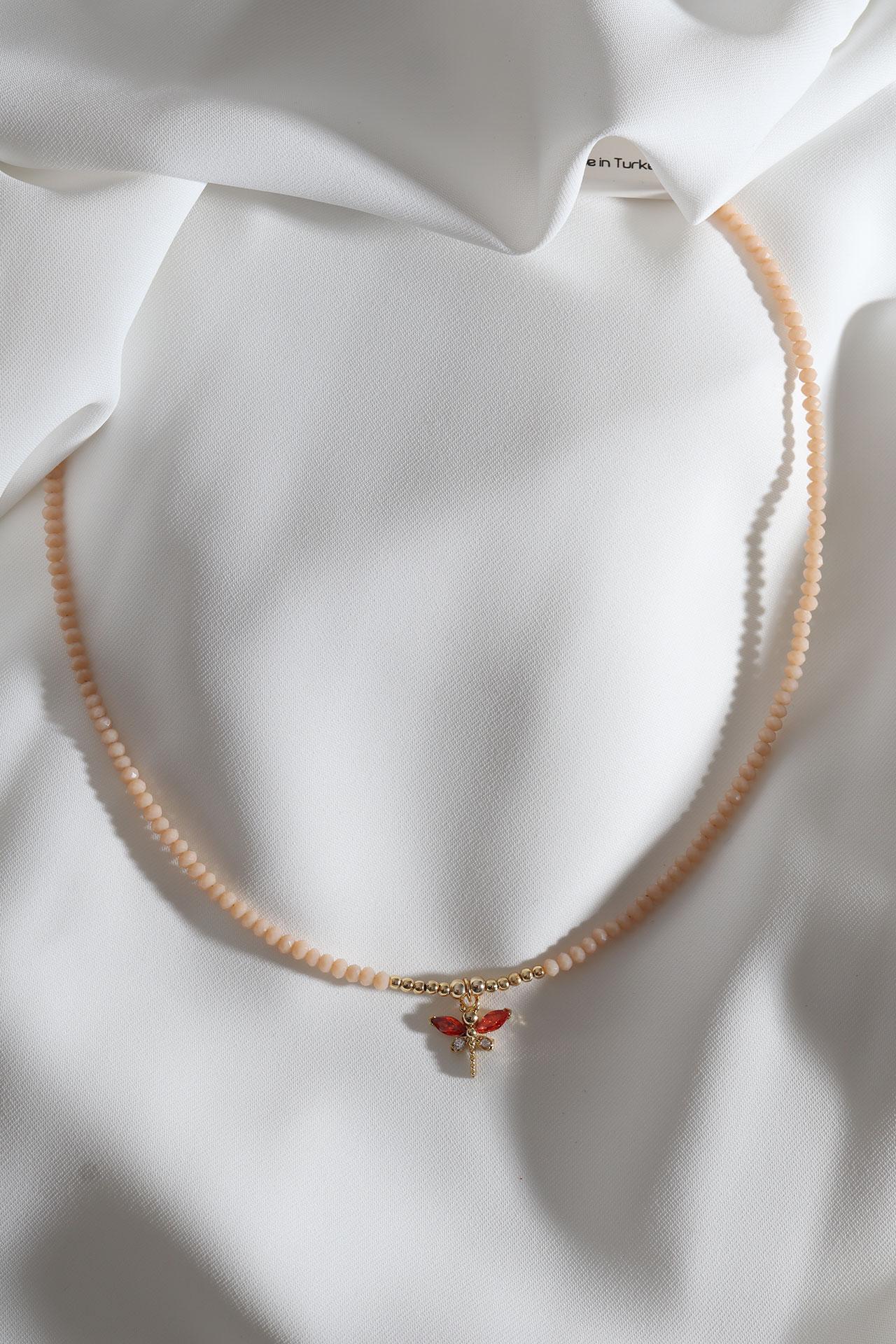 Ожерелье золотого цвета с кремовой подвеской-стрекозой из бисера
Ожерелье золотого цвета с кремовой подвеской-стрекозой из бисера