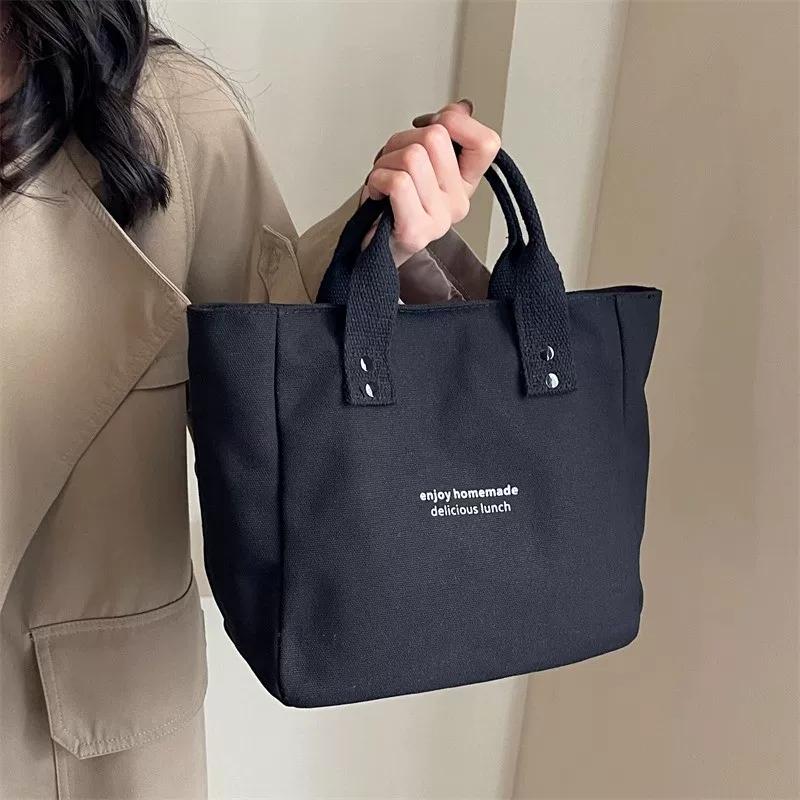Versatile canvas solid color tote bag, Japanese style lunch box, simple contrasting color tote bag lunch box for moms and office workers to take
Versatile canvas solid color tote bag, Japanese style lunch box, simple contrasting color tote bag lunch box for moms and office workers to take