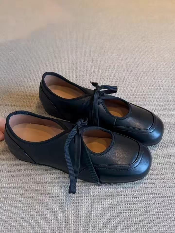 Spot 2025 super fire small leather shoes women s French round head single shoes lace-up commuting comfortable flat Mary Jane shoes 35
Spot 2025 super fire small leather shoes women s French round head single shoes lace-up commuting comfortable flat Mary Jane shoes 35