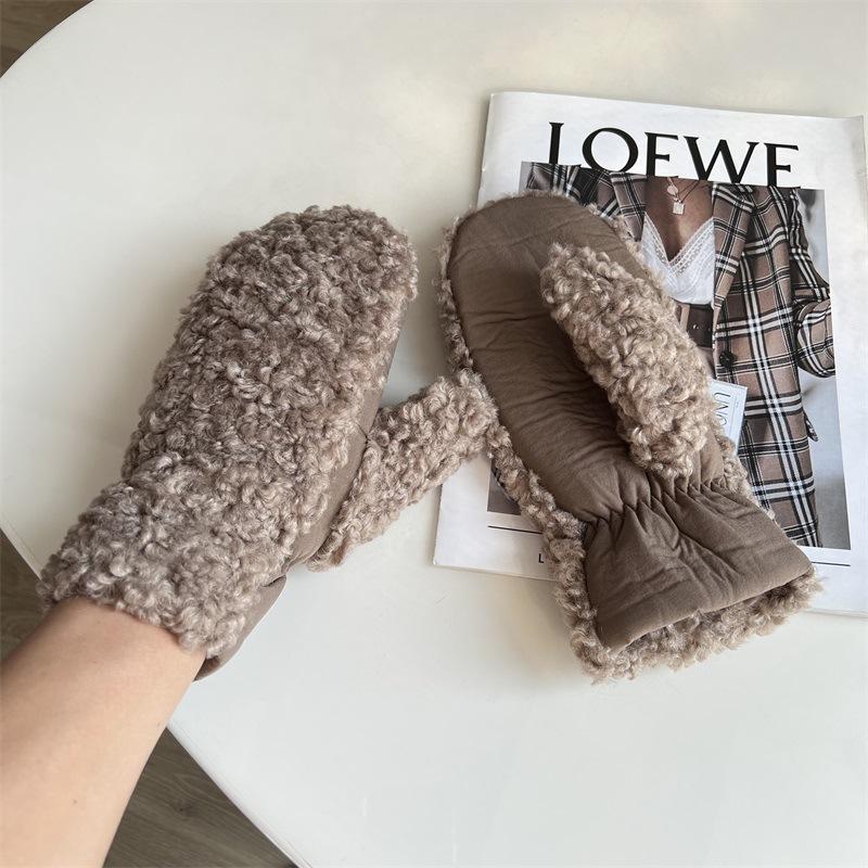 Бархатные перчатки из овечьей шерсти для девочек, милые, теплые, с холодными пальцами, велосипедные перчатки для мужчин хаки
Бархатные перчатки из овечьей шерсти для девочек, милые, теплые, с холодными пальцами, велосипедные перчатки для мужчин хаки