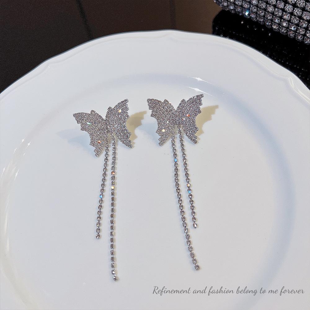 Korean Style Diamond Butterfly Tassel Earrings - High-End Luxury Versatile Studs for Women
Korean Style Diamond Butterfly Tassel Earrings - High-End Luxury Versatile Studs for Women