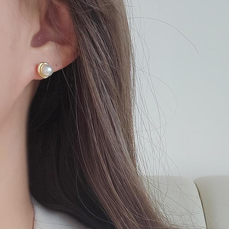 Women s Mini Pearl Earrings Border Secretary Earrings A30720_Gold
Women s Mini Pearl Earrings Border Secretary Earrings A30720_Gold