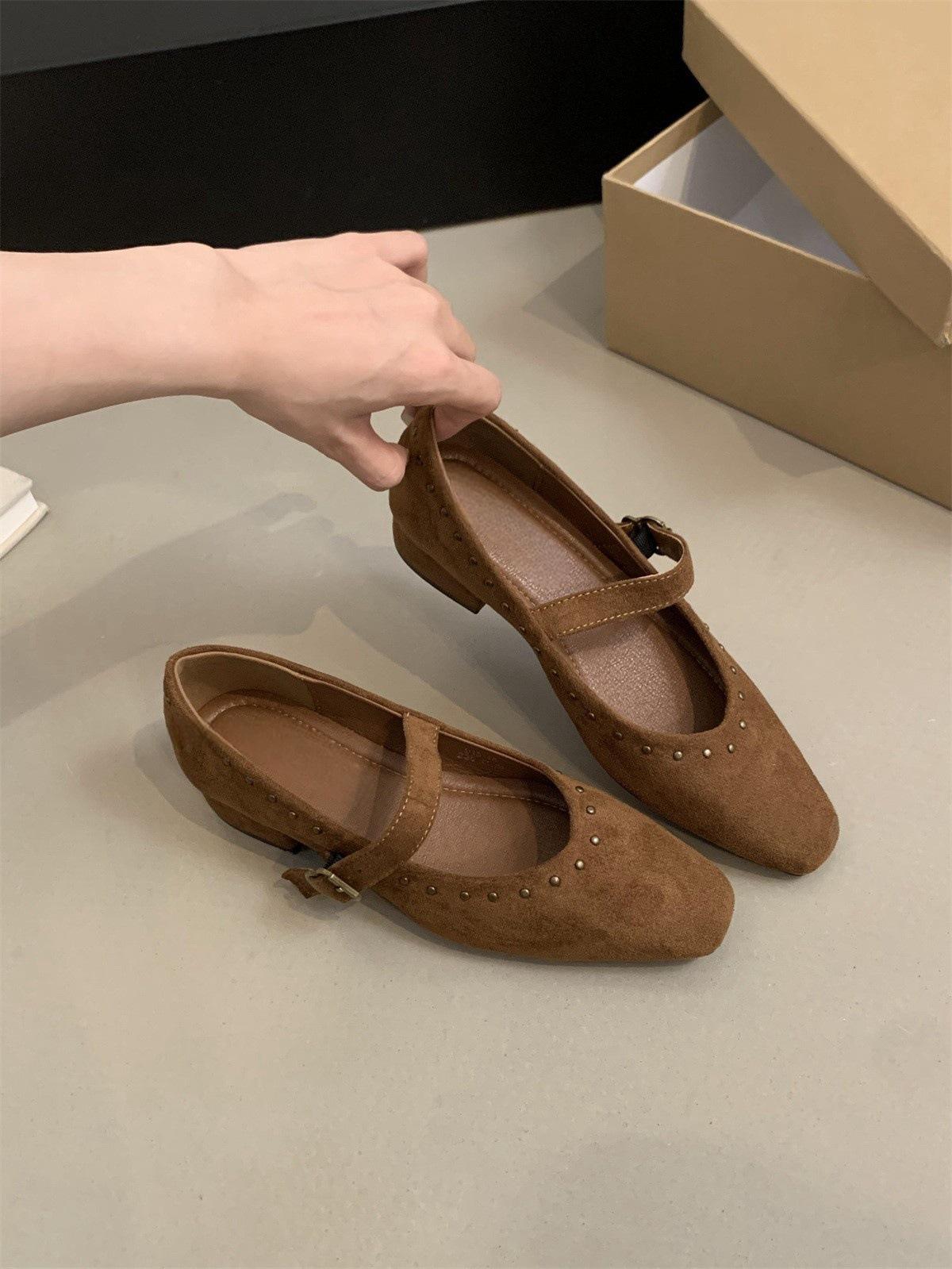 Французский вечерний бриз ретро замшевые легкие туфли-лодочки женские весна и осень новая корейская версия нежный темперамент фея толстый каблук Мэри Джейн 35 хаки
Французский вечерний бриз ретро замшевые легкие туфли-лодочки женские весна и осень новая корейская версия нежный темперамент фея толстый каблук Мэри Джейн 35 хаки