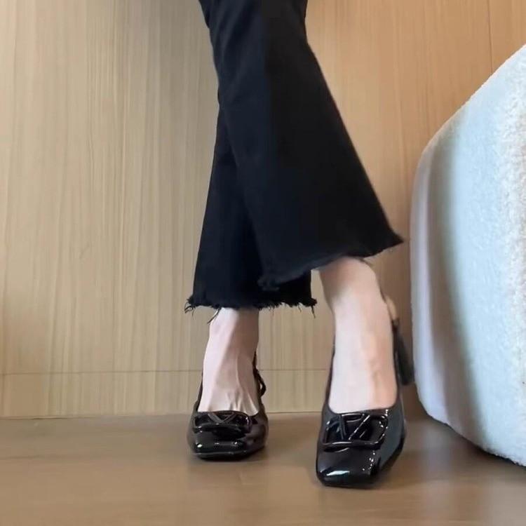 Summer new thick heel bag head sandals women s outer wear temperament single shoes gentle wind sandals 40 чорний
Summer new thick heel bag head sandals women s outer wear temperament single shoes gentle wind sandals 40 чорний
