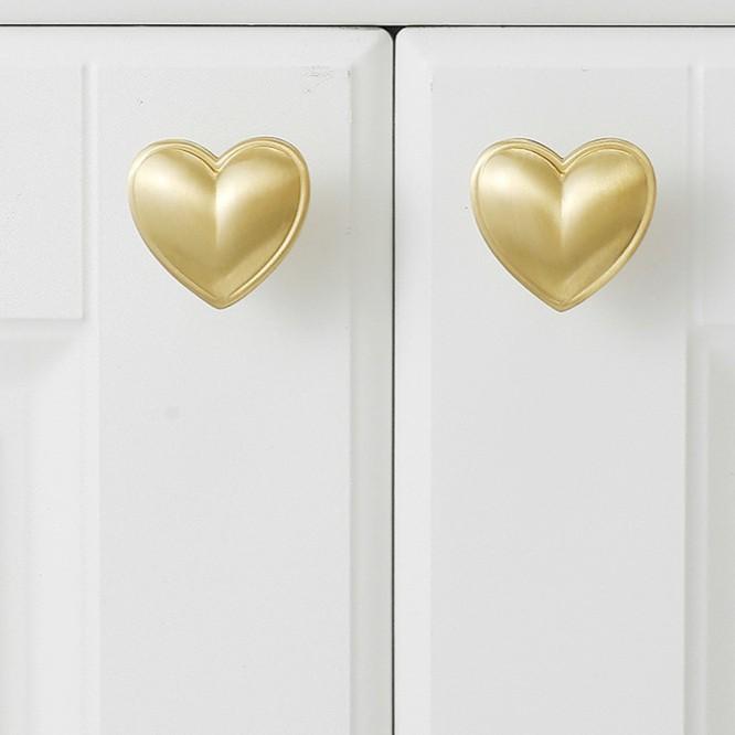 Creative Heart-shaped Handle, Modern Simplicity, Chrome Brushed, Drawer, Single Hole, High-end, Solid Wardrobe Handle
Creative Heart-shaped Handle, Modern Simplicity, Chrome Brushed, Drawer, Single Hole, High-end, Solid Wardrobe Handle