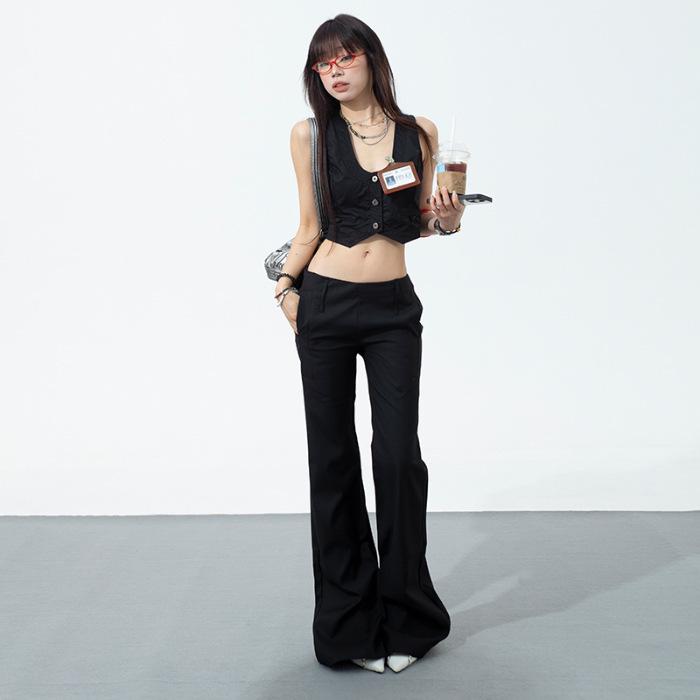 **BINGO Office Siren: Cool Low-Waisted Pleated Wide-Leg Trousers** Extra Small
**BINGO Office Siren: Cool Low-Waisted Pleated Wide-Leg Trousers** Extra Small