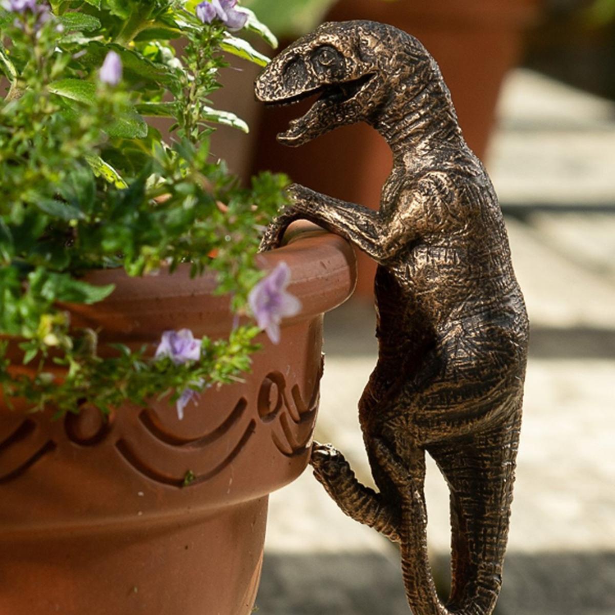 1Pc Resin Climbing Dinosaur Pendant, Flower Pot, Vase Resin Decoration, Decoration, Halloween Animal Theme Garden Decoration
1Pc Resin Climbing Dinosaur Pendant, Flower Pot, Vase Resin Decoration, Decoration, Halloween Animal Theme Garden Decoration