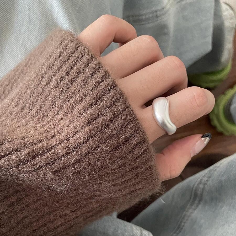 Adjustable Womens Elegant Ring Featuring Stylish Gold And Silver Design Waterdrop J5859
Adjustable Womens Elegant Ring Featuring Stylish Gold And Silver Design Waterdrop J5859