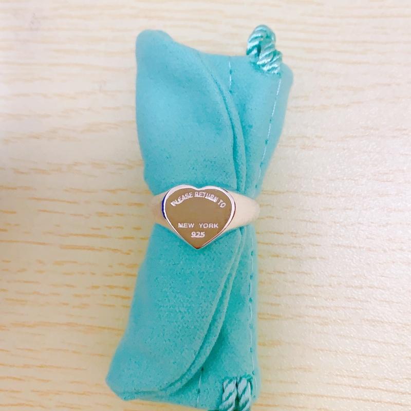 1:1 S925 Стерлинговое серебро Классический европейский и американский стиль LOVE Ring, изысканное мастерство, ювелирный подарок на День святого Валентина
1:1 S925 Стерлинговое серебро Классический европейский и американский стиль LOVE Ring, изысканное мастерство, ювелирный подарок на День святого Валентина