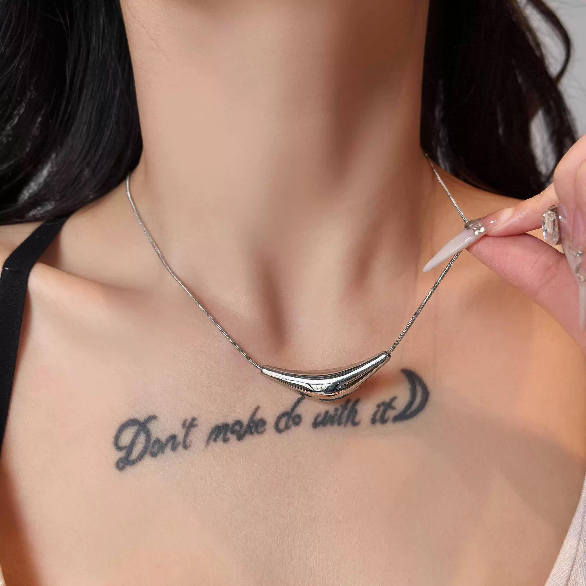 Новое ожерелье, гендерно-нейтральное, простая и холодная геометрическая дуга-подвеска, цепочка для свитера, цепочка для свитера, ключица.
Новое ожерелье, гендерно-нейтральное, простая и холодная геометрическая дуга-подвеска, цепочка для свитера, цепочка для свитера, ключица.