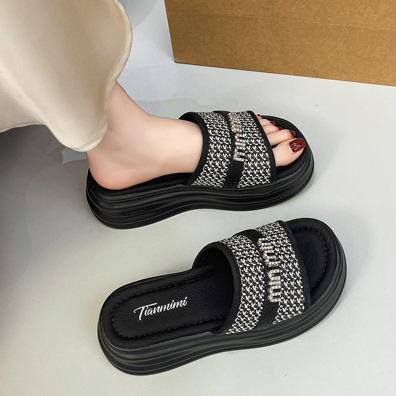 Однословные тапочки женские летние 2025 новые женские пляжные туфли платформа крутые тапочки 35 чёрный
Однословные тапочки женские летние 2025 новые женские пляжные туфли платформа крутые тапочки 35 чёрный