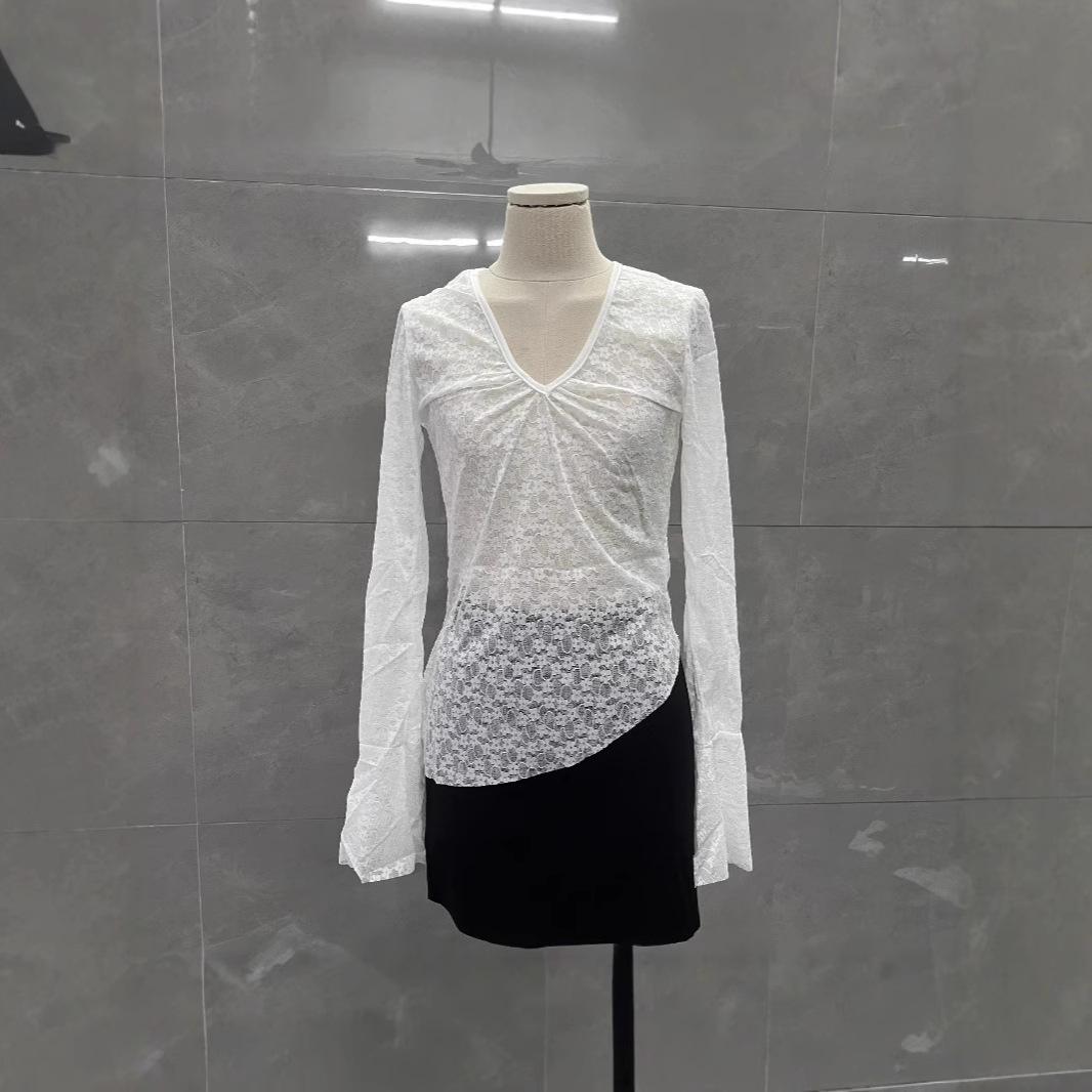 Exquisite Solid Color V-Neck Lace Women s Top with Flared Sleeves - Sheer Irregular Spring/Autumn Base Layer Outerwear M (approx. 52.5 kg)
Exquisite Solid Color V-Neck Lace Women s Top with Flared Sleeves - Sheer Irregular Spring/Autumn Base Layer Outerwear M (approx. 52.5 kg)