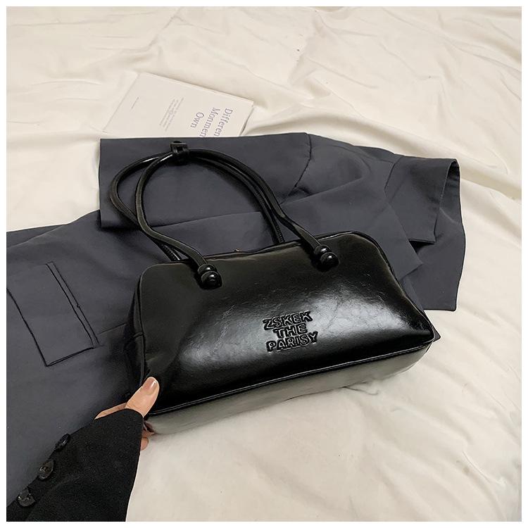 Осень и зима сумка большой вместимости женская 2025 новая корейская ретро деловая сумка под мышку сумка-подушка Бостон сумка на плечо чёрный
Осень и зима сумка большой вместимости женская 2025 новая корейская ретро деловая сумка под мышку сумка-подушка Бостон сумка на плечо чёрный