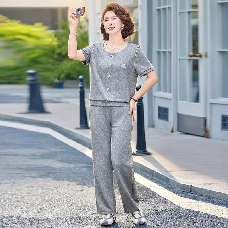 Fashionable Plus Size Short Sleeve Set for Middle-Aged and Elderly Women, Ages 40-60 4XL (For 70-78 kg)
Fashionable Plus Size Short Sleeve Set for Middle-Aged and Elderly Women, Ages 40-60 4XL (For 70-78 kg)