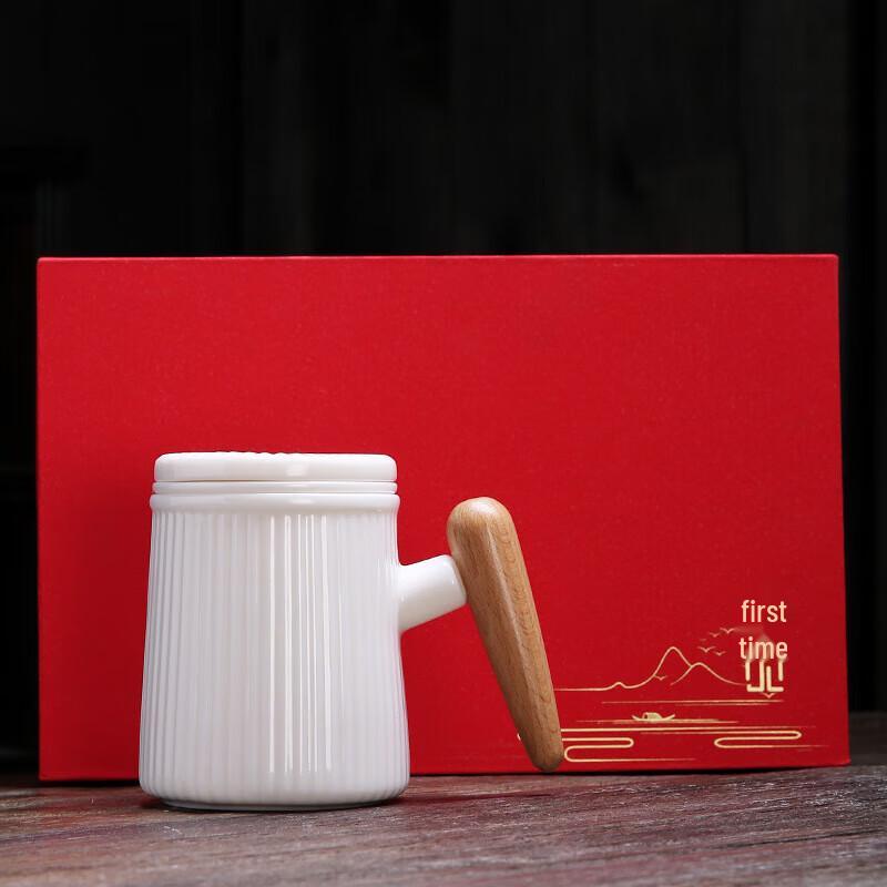 Mutton Fat Jade White Porcelain Mug with Wooden Accents
Mutton Fat Jade White Porcelain Mug with Wooden Accents