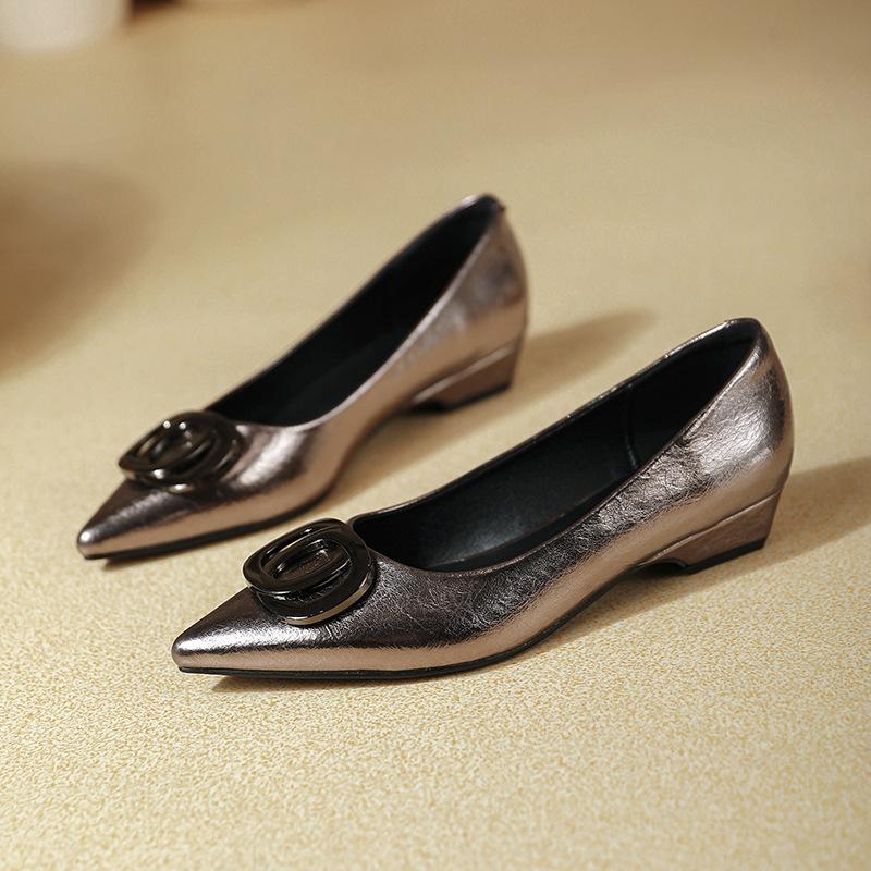 Pointed single shoes women s thick heel 2025 spring and autumn new Huizhou women s shoes soft leather small fragrant wind light mouth comfortable lo 40
Pointed single shoes women s thick heel 2025 spring and autumn new Huizhou women s shoes soft leather small fragrant wind light mouth comfortable lo 40