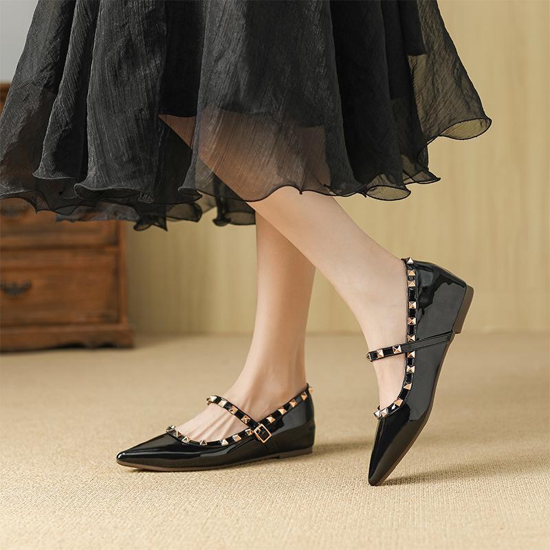 W1182-10 patent leather one-word single shoes with pointed rivets for women s new versatile fashion single shoes for women 35 чёрный
W1182-10 patent leather one-word single shoes with pointed rivets for women s new versatile fashion single shoes for women 35 чёрный