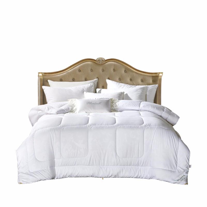 FUANNA Lai En Four Seasons Comforter
FUANNA Lai En Four Seasons Comforter
