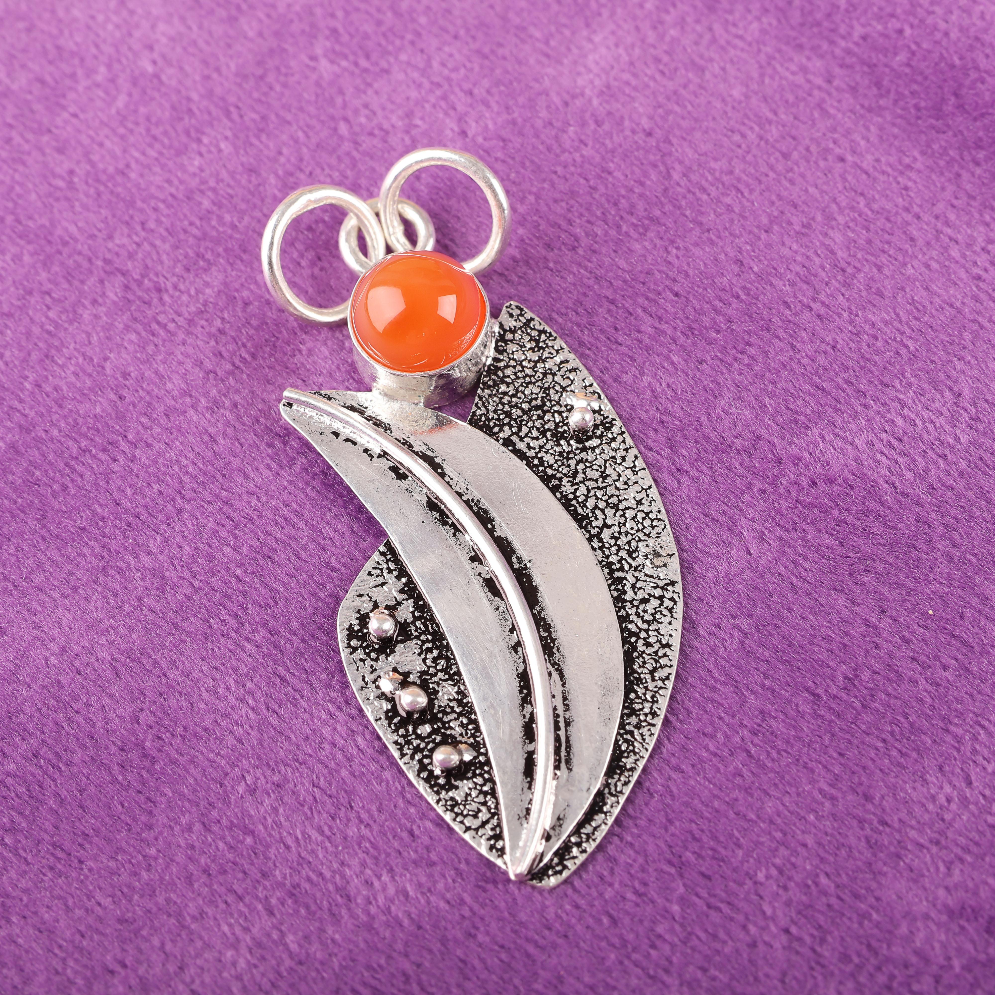 Украшения из сердолика, кулон из стерлингового серебра 925 пробы, ослепительный серебряный кулон ручной работы для подарка на День благодарения 2.05 Inches оранжевый
Украшения из сердолика, кулон из стерлингового серебра 925 пробы, ослепительный серебряный кулон ручной работы для подарка на День благодарения 2.05 Inches оранжевый