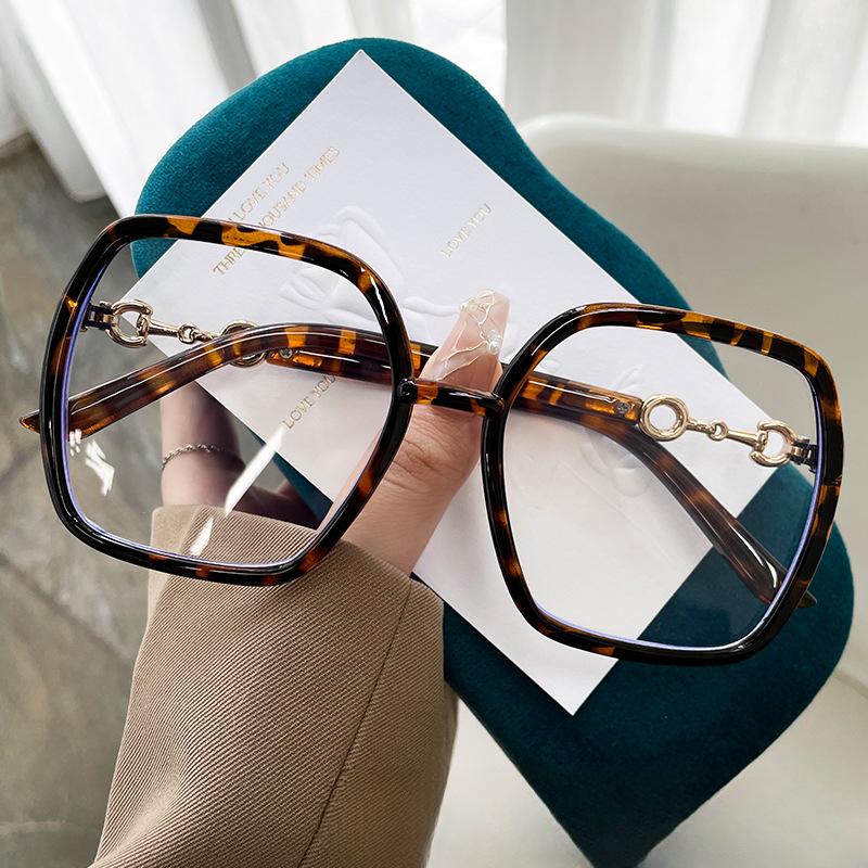 Усовершенствованные антисиние очки в многоугольной оправе для женщин Tik Tok Xiaohongshu Интернет-модель знаменитости со стойкой для градусов. Blue light prevention
Усовершенствованные антисиние очки в многоугольной оправе для женщин Tik Tok Xiaohongshu Интернет-модель знаменитости со стойкой для градусов. Blue light prevention