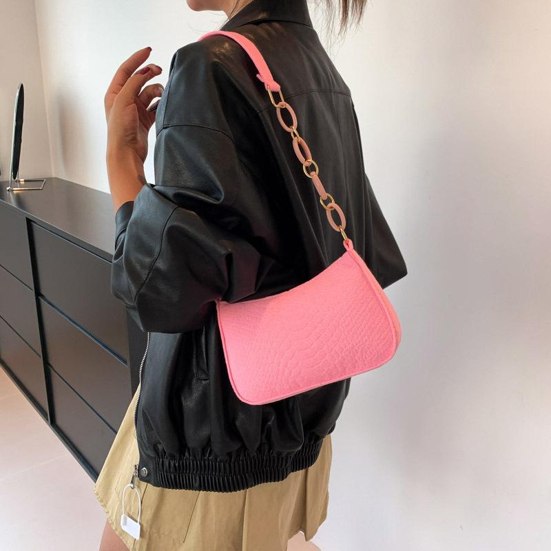 This year s popular fashion temperament gentle shoulder bag women s 2025 autumn casual felt solid color underarm bag рожевий червоний колір
This year s popular fashion temperament gentle shoulder bag women s 2025 autumn casual felt solid color underarm bag рожевий червоний колір