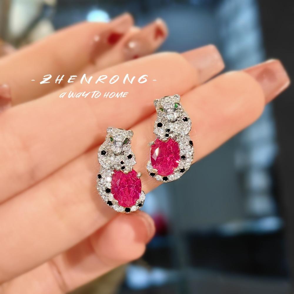 Elegant Vintage Panther Earrings with High Carbon Diamond and Pigeon Blood Ruby for Women
Elegant Vintage Panther Earrings with High Carbon Diamond and Pigeon Blood Ruby for Women