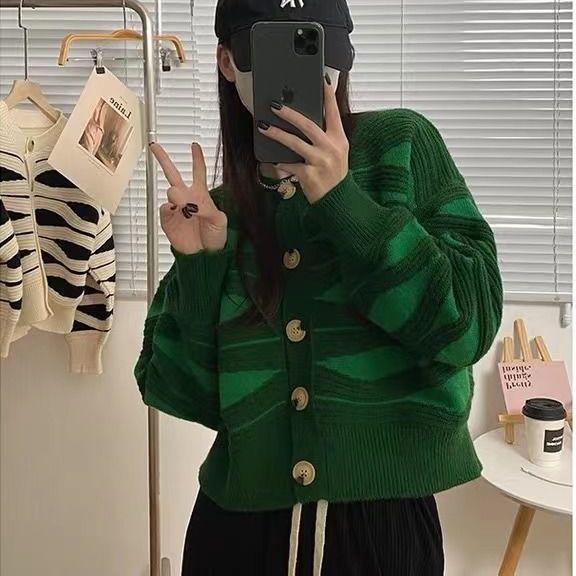 Женский волнистый полосатый свитер, осень-зима 2022, новый дизайн, нишевый вязаный кардиган, универсальный свободный кардиган, женский свитер One Size зелёный
Женский волнистый полосатый свитер, осень-зима 2022, новый дизайн, нишевый вязаный кардиган, универсальный свободный кардиган, женский свитер One Size зелёный