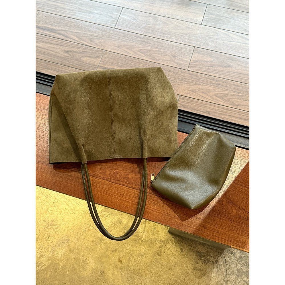 Autumn and winter large-capacity retro suede tote bag women s 2025 new Maillard commuter mother and child bag shoulder bag зелений
Autumn and winter large-capacity retro suede tote bag women s 2025 new Maillard commuter mother and child bag shoulder bag зелений