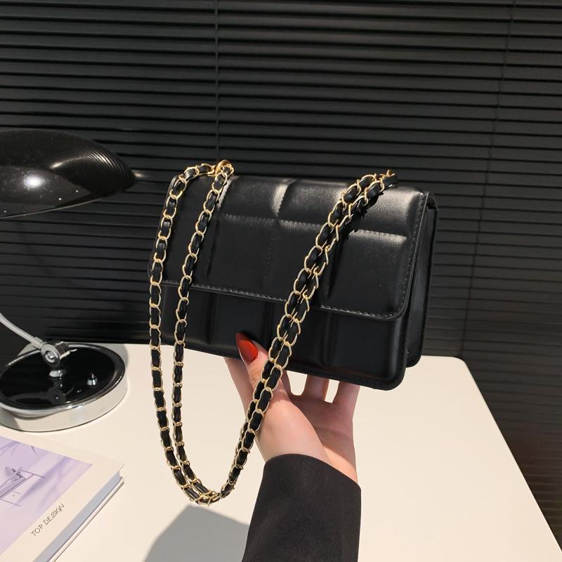 2024 новая клетчатая женская сумка корейская версия повседневной простой женской небольшой квадратной сумки модная клетчатая сумка через плечо с цепочкой чёрный
2024 новая клетчатая женская сумка корейская версия повседневной простой женской небольшой квадратной сумки модная клетчатая сумка через плечо с цепочкой чёрный