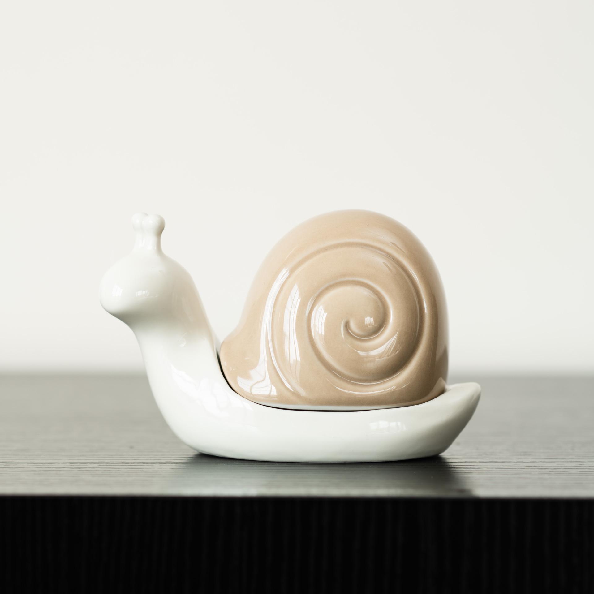 Элегантная керамическая подставка для зубочисток и ватных палочек в виде улитки
Элегантная керамическая подставка для зубочисток и ватных палочек в виде улитки