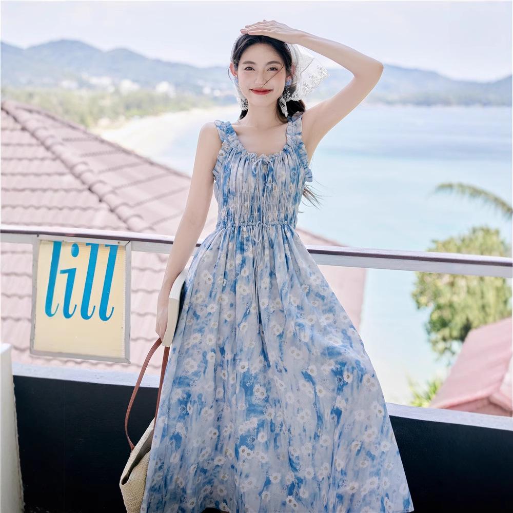 Пасторальное цветочное французское масляное платье макси на тонких бретелях S
Пасторальное цветочное французское масляное платье макси на тонких бретелях S