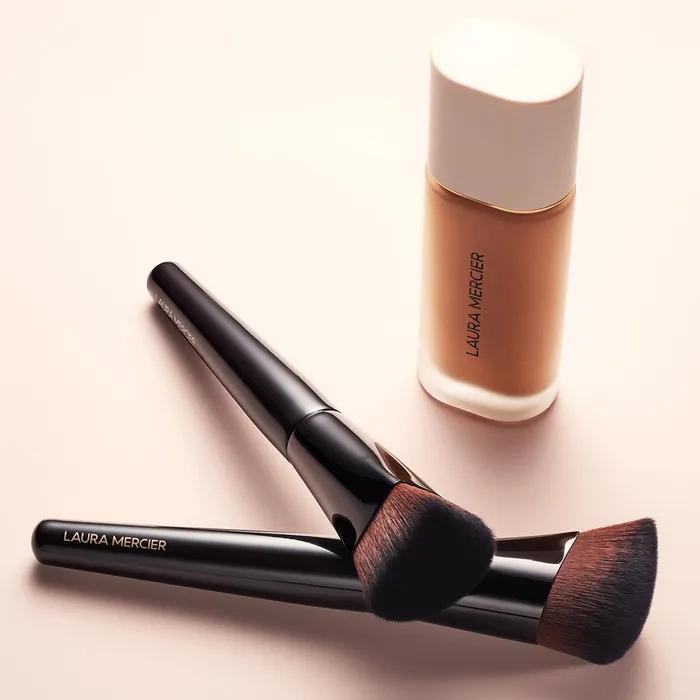 Real Flawless Foundation Brush
Real Flawless Foundation Brush