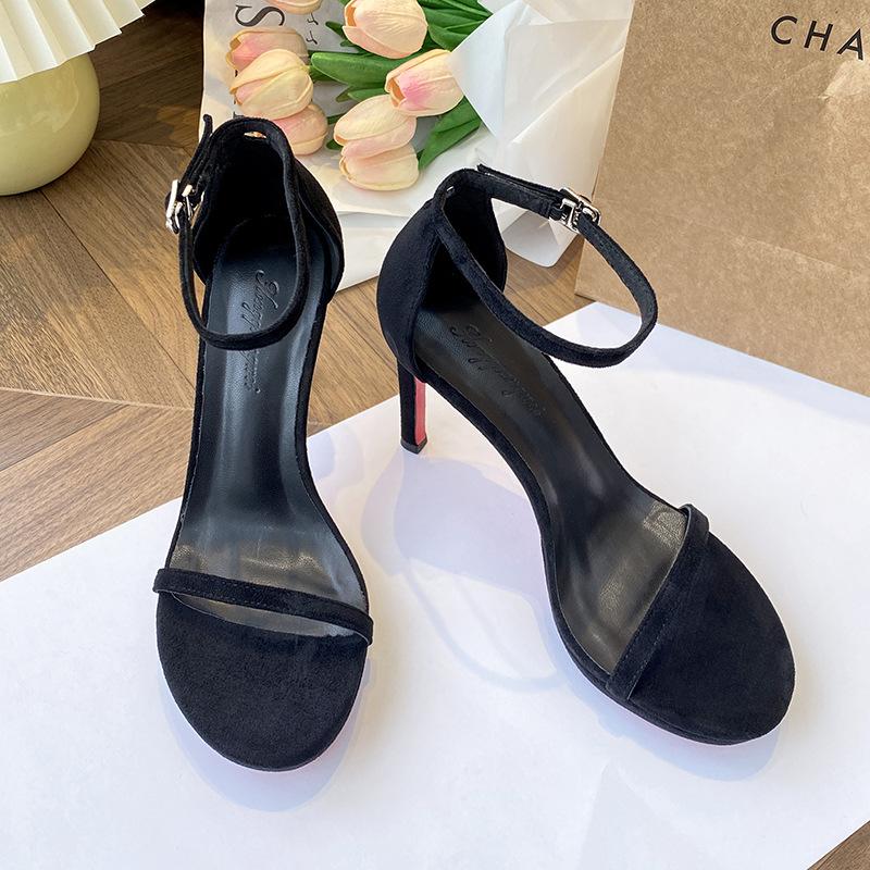 Черные сандалии с красной подошвой женские лето 2025 новые тонкий каблук темперамент сексуальная королевская сестра водонепроницаемая платформа на высоком каблуке 34
Черные сандалии с красной подошвой женские лето 2025 новые тонкий каблук темперамент сексуальная королевская сестра водонепроницаемая платформа на высоком каблуке 34