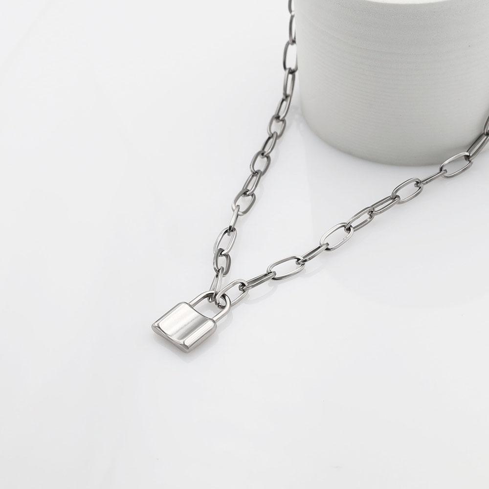 Retro Titanium Steel Lock Head Pendant Necklace Female Punk Style Temperament Thick Chain Jewelry 18K Gold
Retro Titanium Steel Lock Head Pendant Necklace Female Punk Style Temperament Thick Chain Jewelry 18K Gold