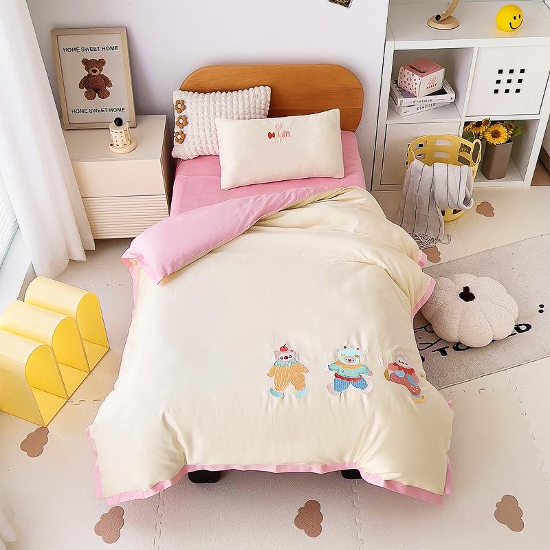 60s Pure Cotton Children s Cartoon Bedding Set - Long-Staple 4-Piece 3-piece Set (without core)
60s Pure Cotton Children s Cartoon Bedding Set - Long-Staple 4-Piece 3-piece Set (without core)