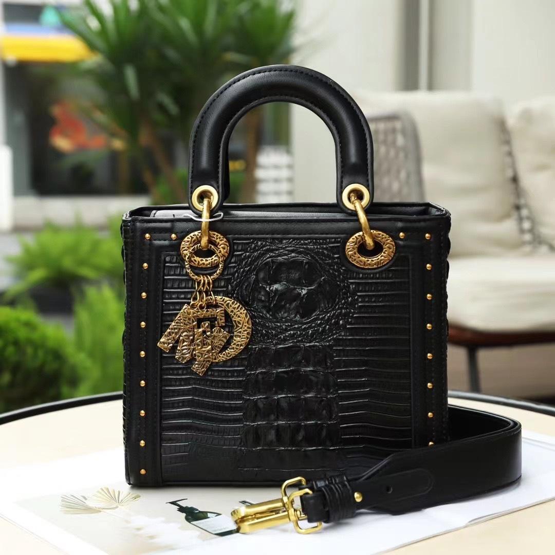 Женская сумка из натуральной мягкой кожи с узором под крокодила, сумка-тоут «Принцесса Диана» красного цвета, свадебная сумка, сумка через плечо чёрный
Женская сумка из натуральной мягкой кожи с узором под крокодила, сумка-тоут «Принцесса Диана» красного цвета, свадебная сумка, сумка через плечо чёрный
