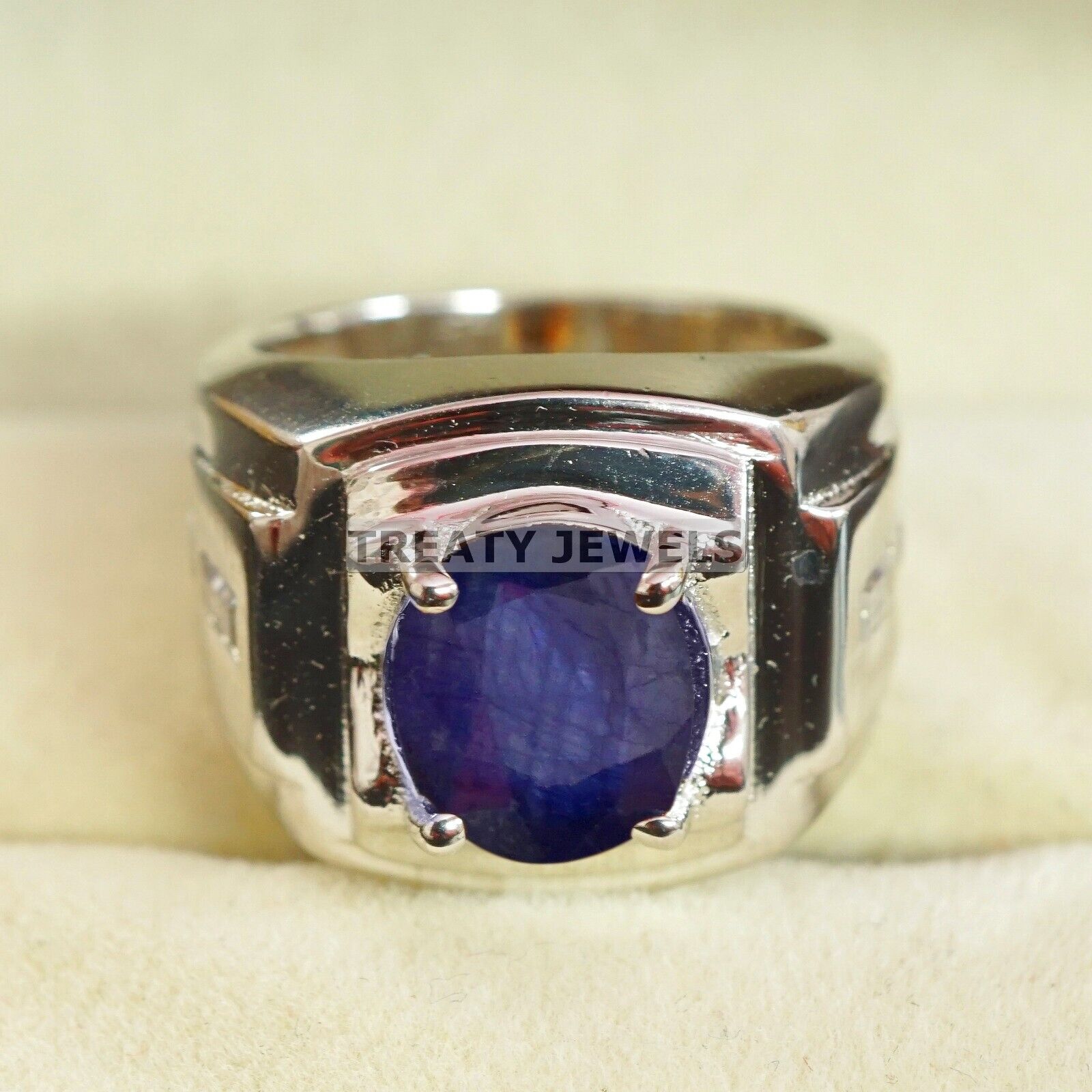 Blue Sapphire Oval Cut Gemstone With 925 Sterling Silver Ring For Men s #B590 JL375686472282 4-16 US срібний
Blue Sapphire Oval Cut Gemstone With 925 Sterling Silver Ring For Men s #B590 JL375686472282 4-16 US срібний