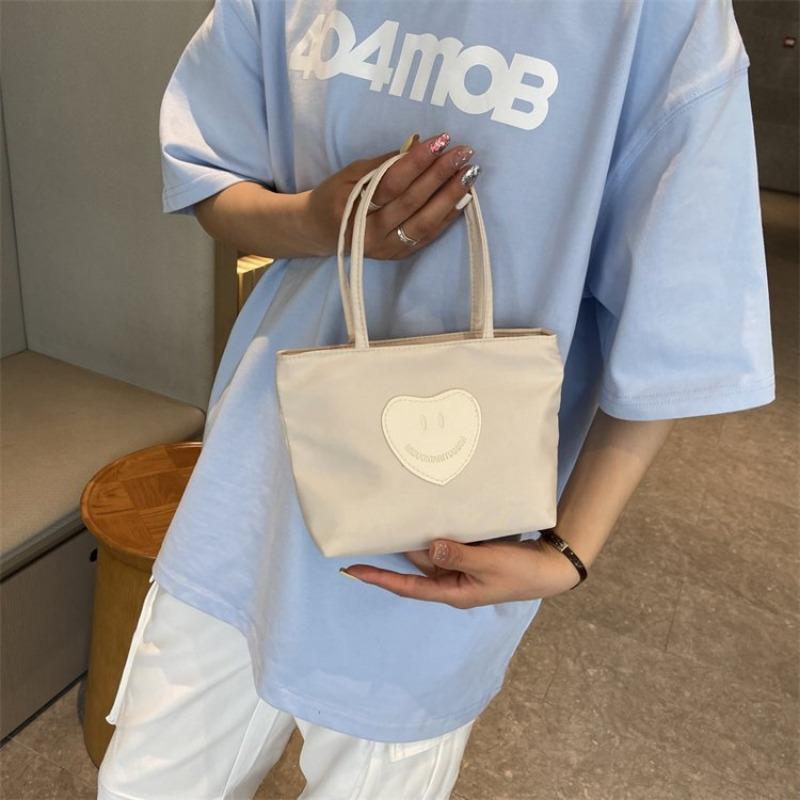 Нишевая нейлоновая портативная простая маленькая квадратная сумка весна универсальная изысканная маленькая сумка сумка для мобильного телефона тренд белый
Нишевая нейлоновая портативная простая маленькая квадратная сумка весна универсальная изысканная маленькая сумка сумка для мобильного телефона тренд белый