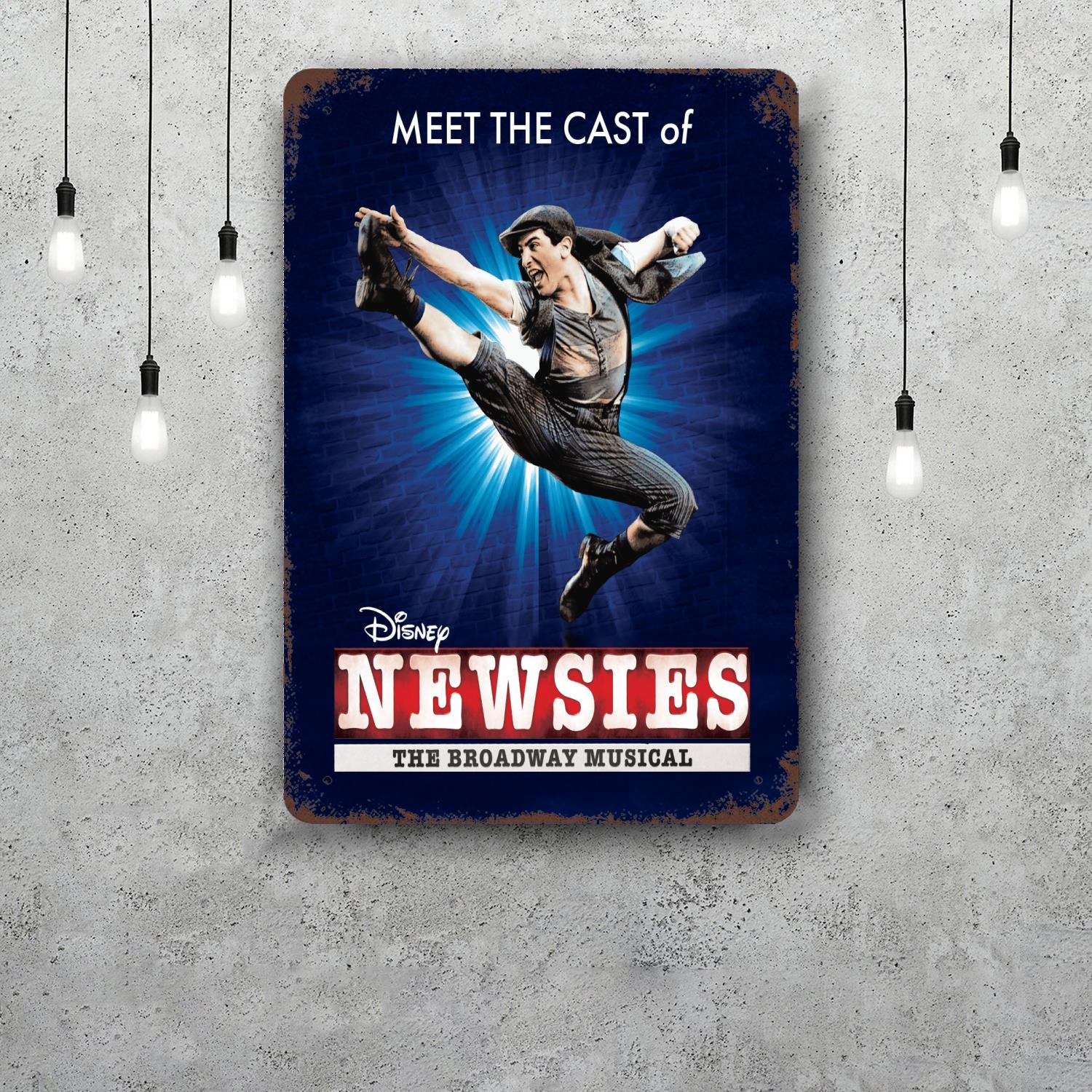 Newsies Бродвейский мюзикл Декоративный плакат Винтажная жестяная табличка Металлическая табличка Декоративная табличка для паба Бара Пещеры Настенное украшение 20x30cm(7.8x11.8inch)
Newsies Бродвейский мюзикл Декоративный плакат Винтажная жестяная табличка Металлическая табличка Декоративная табличка для паба Бара Пещеры Настенное украшение 20x30cm(7.8x11.8inch)