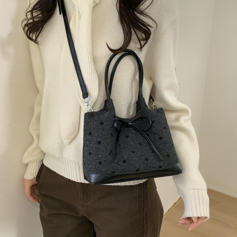 New Polka Dot Bow Shoulder Bag Women Fashi Crossbody Bucket Bag Casual Stylish Comfortable and Versatile Texture Storage Bags чёрный
New Polka Dot Bow Shoulder Bag Women Fashi Crossbody Bucket Bag Casual Stylish Comfortable and Versatile Texture Storage Bags чёрный