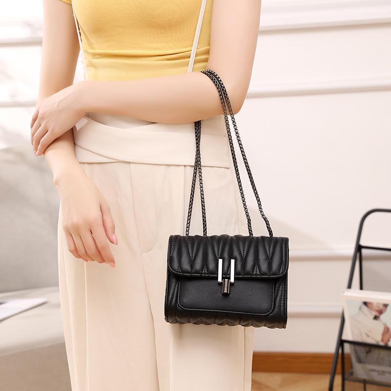 Fashionable Girl Crossbody Bag New Little Fragrance Women s Chain Shoulder Bag Simple Solid Color Crinkled Women s Bag PU
Fashionable Girl Crossbody Bag New Little Fragrance Women s Chain Shoulder Bag Simple Solid Color Crinkled Women s Bag PU