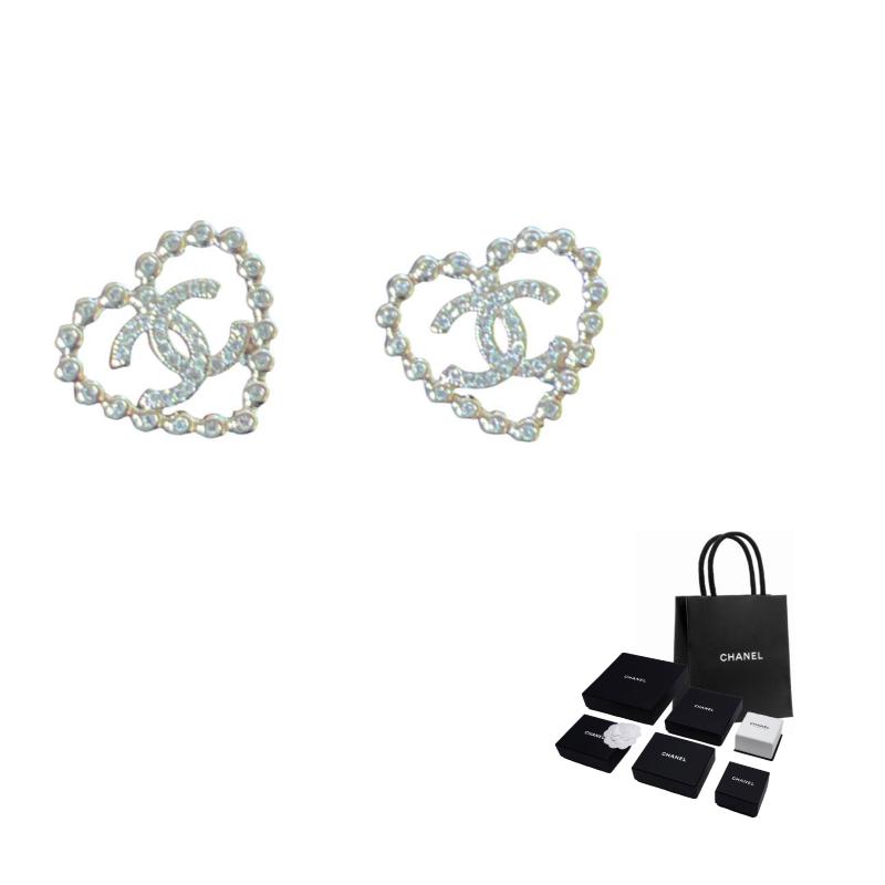CHANEL Heart Shape Design - Earrings Women s Silver срібний
CHANEL Heart Shape Design - Earrings Women s Silver срібний